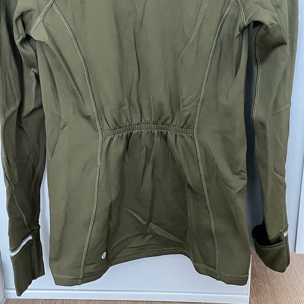 🍋 Gently used lululemon!! 🍋 Run fleece pullover in army green sz:6 - Picture 5 of 10